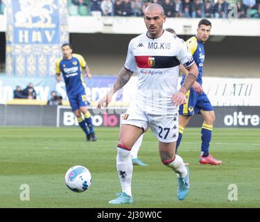 Verona, Italien. 04. April 2022. Verona (VR), Italia, 04. April 2022, Stadio Marc'Antonio Bentegodi, 31Â giornata Campionato di calcio Serie A Tim 2021/2022, incontro tra le squadre dell'Hellas Verona e del Genoa CFC, nella foto: 27 Stefano Sturaro Credit: Independent Photo Agency/Alamy Live News Stockfoto