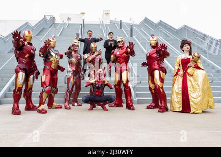 2. April 2022: Eine Gruppe von Iron man und Tony stark cosplay auf der WonderCon am Samstag, den 2. April 2022 in Anaheim, Kalifornien (Foto: © Marissa Carter/ZUMA Press Wire) Stockfoto