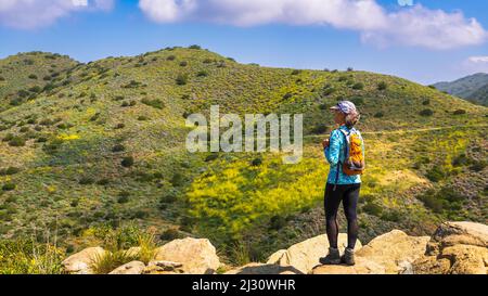 Wandern auf dem Chumash Trail im La Jolla Valley, Point Mugu State Park, Malibu, Kalifornien, USA Stockfoto