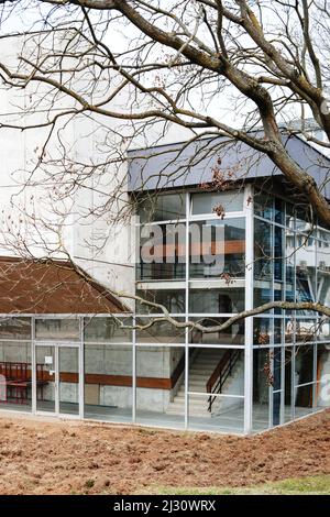 Straßburg, Frankreich - 21. März 2015: Teil des leeren Vintage-Gebäudes auf dem Campus der Universität Straßburg Stockfoto