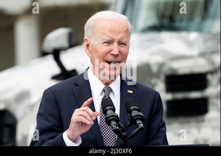 Washington, Usa. 04. April 2022. Präsident Joe Biden spricht bei einer Veranstaltung über den LKW-Aktionsplan der Regierung. Kredit: SOPA Images Limited/Alamy Live Nachrichten Stockfoto