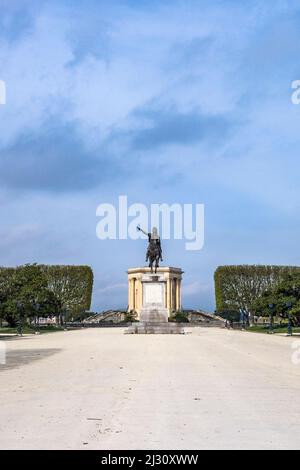 MONTPELLIER, FRANKREICH - 31. MÄRZ 2017: Die Statue des Königs Ludwig XIV. Auf der Peirou-Promenade, Montpellier, Frankreich, am 8. Juli 2014 in Montpellier. Stockfoto