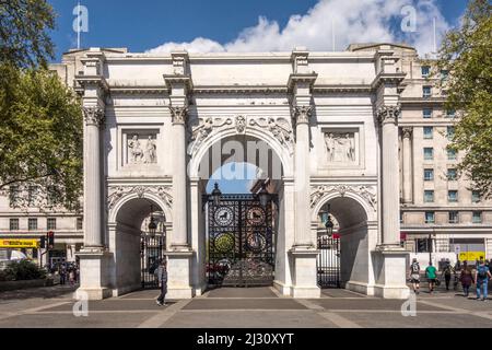London, Großbritannien - APR 19, 2017: Marble Arch ist ein Triumphbogen aus dem 19th. Jahrhundert mit weißem Marmor und Wahrzeichen Londons. Stockfoto