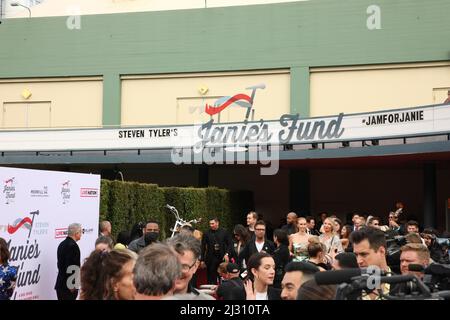 Hollywood, USA. 03. April 2022. Atmosphäre während der jährlichen GRAMMY Awards Viewing Party 4. zugunsten von Janie's Fund im Hollywood Palladium am 3. April 2022 in Los Angeles, Kalifornien. Foto: Crash/imageSPACE Credit: Imagespace/Alamy Live News Stockfoto