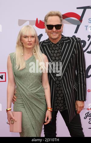 Hollywood, USA. 03. April 2022. ACE Harper und Matt Sorum nehmen am 3. April 2022 an der jährlichen GRAMMY Awards Viewing Party 4. Teil, um Janie's Fund im Hollywood Palladium in Los Angeles, Kalifornien, zu unterstützen. Foto: Crash/imageSPACE Credit: Imagespace/Alamy Live News Stockfoto