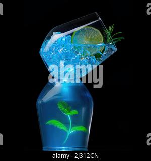 Konzeptuelles Foto, das Ungleichheit und Ungerechtigkeit bezeichnet. Das Leben strebt nach Licht, egal was passiert Stockfoto