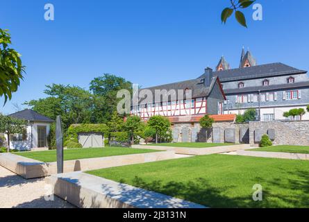 Limburg an der Lahn, Diözesanmuseum Limburg, Mariengarten mit klassischem Gartenhaus Stockfoto