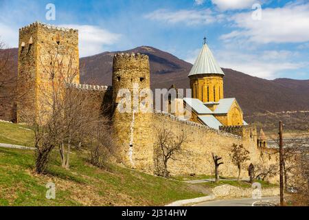 Malerischer Blick auf das Schloss Ananuri in Georgia Stockfoto