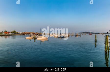 ROCKLAND, USA - SEP 14, 2017: Hafen von rockland, Maine mit Segelbooten im Hafengebiet. Stockfoto