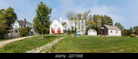 CASTINE, USA - SEP 17, 2017: Wunderschöne Häuser im viktorianischen Stil in Castine, USA. Im Jahre 1630s bauten die Franzosen hier ein Fort und nannten es Fort Pentago Stockfoto