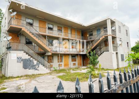 Verlassene Wohngebäude in einem einkommensschwachen Wohnungsmarkt Stockfoto