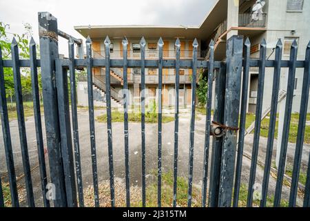 Verlassene Wohngebäude in einem einkommensschwachen Wohnungsmarkt Stockfoto