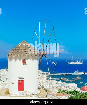 Die Windmühle von Boni, die sich über Mykonos Stadt, Mykonos, Kykladen Inseln, Griechenland befindet Stockfoto