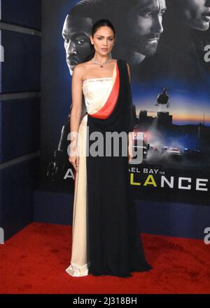 Los Angeles, Kalifornien, USA 4.. April 2022 die Schauspielerin Eiza Gonzalez nimmt an der Los Angeles Premiere von Universal Picturs 'Ambulance' im Academy Museum of Motion Picturs am 4. April 2022 in Los Angeles, Kalifornien, USA Teil. Foto von Barry King/Alamy Live News Stockfoto
