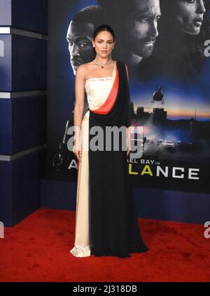 Los Angeles, Kalifornien, USA 4.. April 2022 die Schauspielerin Eiza Gonzalez nimmt an der Los Angeles Premiere von Universal Picturs 'Ambulance' im Academy Museum of Motion Picturs am 4. April 2022 in Los Angeles, Kalifornien, USA Teil. Foto von Barry King/Alamy Live News Stockfoto