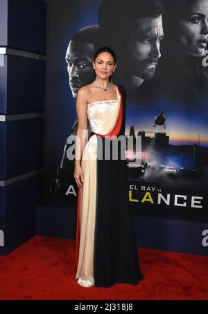 Los Angeles, Kalifornien, USA 4.. April 2022 die Schauspielerin Eiza Gonzalez nimmt an der Los Angeles Premiere von Universal Picturs 'Ambulance' im Academy Museum of Motion Picturs am 4. April 2022 in Los Angeles, Kalifornien, USA Teil. Foto von Barry King/Alamy Live News Stockfoto