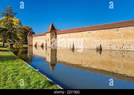 Stadtmauer am Seeweiher, Weißenburg, Franken, Bayern, Deutschland Stockfoto