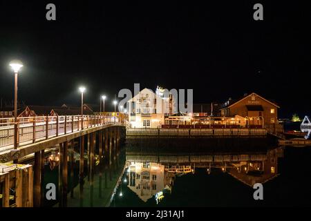 Abendstimmung im Hafen von Svolvaer, Abendlicht, Lofoten, Nordland, Norwegen, Europa Stockfoto