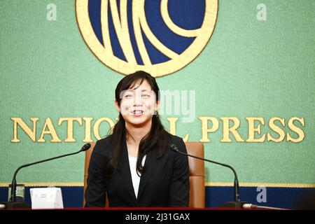 Tokio, Japan. Kredit: MATSUO. 5. April 2022. Miho Takagi Speed Skating : Japanischer Speed Skater Miho Takagi nimmt an einer Pressekonferenz im Japn National Press Club in Tokio, Japan, Teil. Kredit: MATSUO .K/AFLO SPORT/Alamy Live Nachrichten Stockfoto
