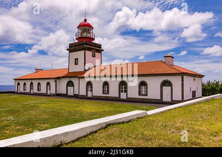 Ein malerischer Leuchtturm an der Südküste der Azoren-Insel Flores im Atlantik Stockfoto