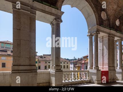 Vicenza; Basilica Palladiana; Terrazza, Blick auf Madonna di Monte Berico Stockfoto