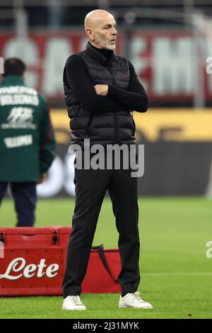 Mailand, Italien. 04. April 2022. Stefano Pioli (AC Mailand) während AC Mailand gegen Bologna FC, italienische Fußballserie A Spiel in Mailand, Italien, April 04 2022 Quelle: Independent Photo Agency/Alamy Live News Stockfoto