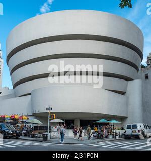 NEW YORK, USA - OCT 6, 2017: Das Solomon R. Guggenheim Museum ist die ständige Heimat einer ständig wachsenden Sammlung impressionistischer Post-Impress Stockfoto