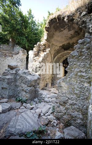 Antike Ruinen im Olympos Nationalpark, Cirali, dem antiken Lykien, der Türkei, dem Mittelmeer Stockfoto