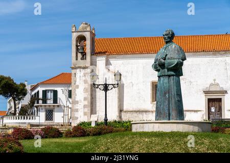 Peniche, Portugal - 2. April 2022: Blick auf die Kirche Nossa Senhora da Aujuda in der Innenstadt von Peniche Stockfoto