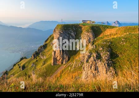 Blick auf die Bergstation Fronalpstock am Abend, Morschach, Kanton Schwyz, Glarner Alpen, Schweiz Stockfoto