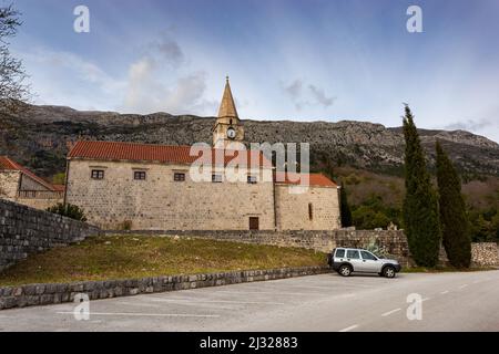 Franziskanerkloster im Dorf Pridvorje. Konavle. Kroatien. Stockfoto