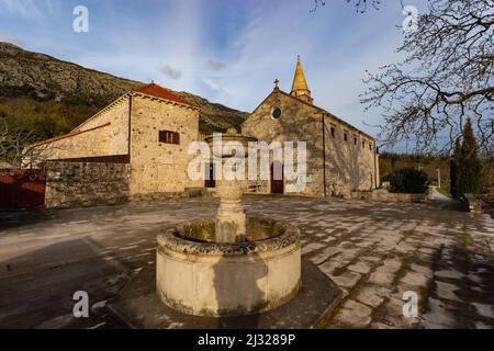 Franziskanerkloster im Dorf Pridvorje. Konavle. Kroatien. Stockfoto