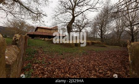 Ermita de San Adrián, Necrópolis de San Adrián de Argiñeta, Elorrio, Vizcaya, País Vasco, España Stockfoto