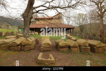 Ermita de San Adrián, Necrópolis de San Adrián de Argiñeta, Elorrio, Vizcaya, País Vasco, España Stockfoto