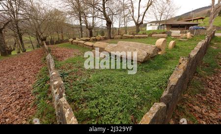 Ermita de San Adrián, Necrópolis de San Adrián de Argiñeta, Elorrio, Vizcaya, País Vasco, España Stockfoto