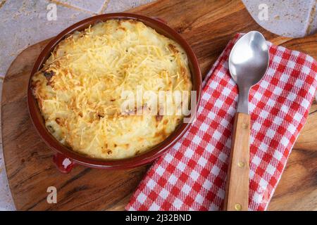 Draufsicht auf Kartoffelbrei auf Holztisch Stockfoto