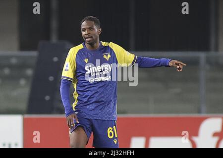 Verona, Italien. 04. April 2022. Verona (VR), Italia, 04. April 2022, Stadio Marc'Antonio Bentegodi, 31Â giornata Campionato di calcio Serie A Tim 2021/2022, incontro tra le squadre dell'Hellas Verona e del Genoa CFC, nella foto: 61 Adrien Tamaze Credit: Independent Photo Agency/Alamy Live News Stockfoto