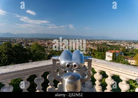 Blick auf Vicenza vom Aussichtspunkt auf Monte Berico, Vicenza, Venetien, Italien. Stockfoto