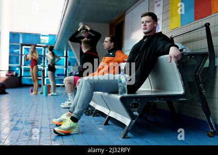 Adam Peaty von Loughborough NC in Aktion während der Men's Open 100m Breaststroke Heats am ersten Tag der British Swimming Championships 2022 im Ponds Forge International Swimming Center, Sheffield. Bilddatum: Dienstag, 5. April 2022. Stockfoto