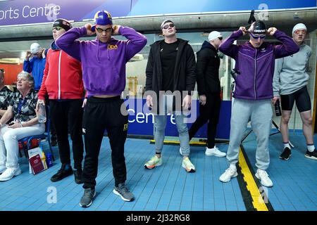 Adam Peaty von Loughborough NC in Aktion während der Men's Open 100m Breaststroke Heats am ersten Tag der British Swimming Championships 2022 im Ponds Forge International Swimming Center, Sheffield. Bilddatum: Dienstag, 5. April 2022. Stockfoto