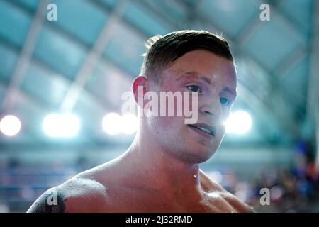 Adam Peaty von Loughborough NC in Aktion während der Men's Open 100m Breaststroke Heats am ersten Tag der British Swimming Championships 2022 im Ponds Forge International Swimming Center, Sheffield. Bilddatum: Dienstag, 5. April 2022. Stockfoto