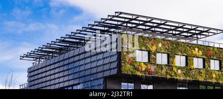 Almere, Niederlande - 3. April 2022: Aeres Green High School am Eingang der Floriade Expo 2022 wachsende grüne Städte in Almere Amsterdam, Niederlande Stockfoto