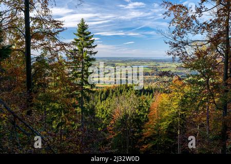 Herrliche Aussicht von der Aidlingerhöhe nach Norden, den Riegsee im Blick, Aidling, Murnau, Bayern, Deutschland, Europa Stockfoto