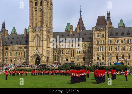Ottawa, Parliament Hill; Mittelblock; Wachwechsel Stockfoto