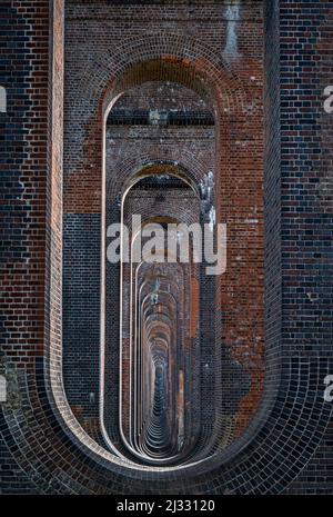 Das Viadukt des Ouse-Tals, das den Zug von London nach Brighton befördert. Stockfoto