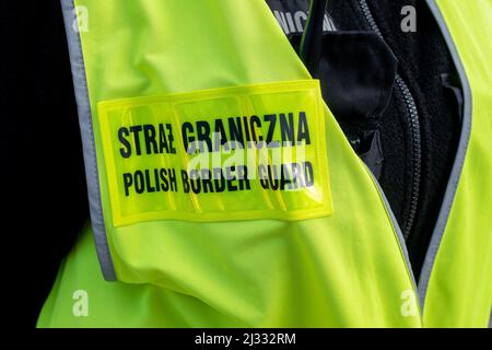 Danzig, Polen. 03. März 2022. Polnische Grenzwache an der Grenze in Gronowo. Russland marschierte am 24. Februar 2022 in die Ukraine ein und löste damit den größten militärischen Angriff in Europa seit dem Zweiten Weltkrieg aus Bis zu 10 Millionen Ukrainer sind aus ihren Häusern geflohen, entweder aus dem Land oder in sicherere Gebiete innerhalb der Ukraine. Es wird angenommen, dass etwa 3 Millionen Flüchtlinge die Grenzen in Nachbarländer überschritten haben. (Foto von Mateusz Slodkowski/SOPA Images/Sipa USA) Quelle: SIPA USA/Alamy Live News Stockfoto