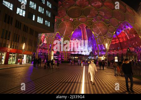 Zelt, Dubai Expo, Weltausstellung, moderne Architektur, Al Wasl Plaza The Dome mit Kuppel und Dach als Metallzelt auf dem Expogelände Stockfoto