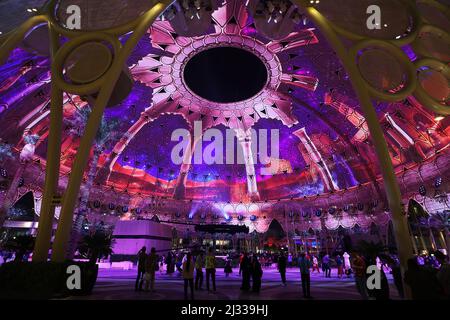 Zelt, Dubai Expo, Weltausstellung, moderne Architektur, Al Wasl Plaza The Dome mit Kuppel und Dach als Metallzelt auf dem Expogelände Stockfoto