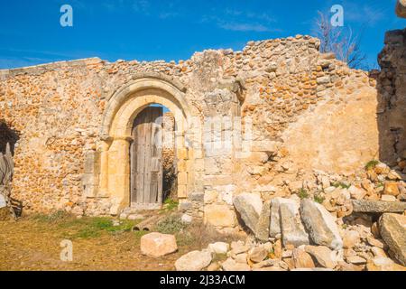 Ruinen der Kirche Santa Isabel. Fresneda de Sepulveda, Provinz Segovia, Castilla Leon, Spanien. Stockfoto