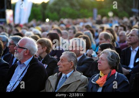 Wien, Österreich. 08 Mai 2015. Marko M. Feingold 28. Mai 1913 bis 19. September 2019. Präsident der Jüdischen Gemeinde Salzburg und Holocaust-Überlebender. Bild zeigt Marko M. Feingold (2. von vorne links) Stockfoto